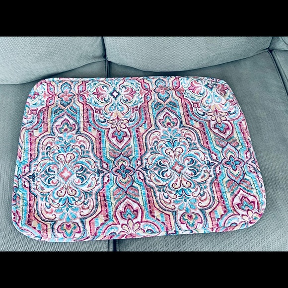 Twin Bedspread Set w/Pillows and Shams - Picture 6 of 11